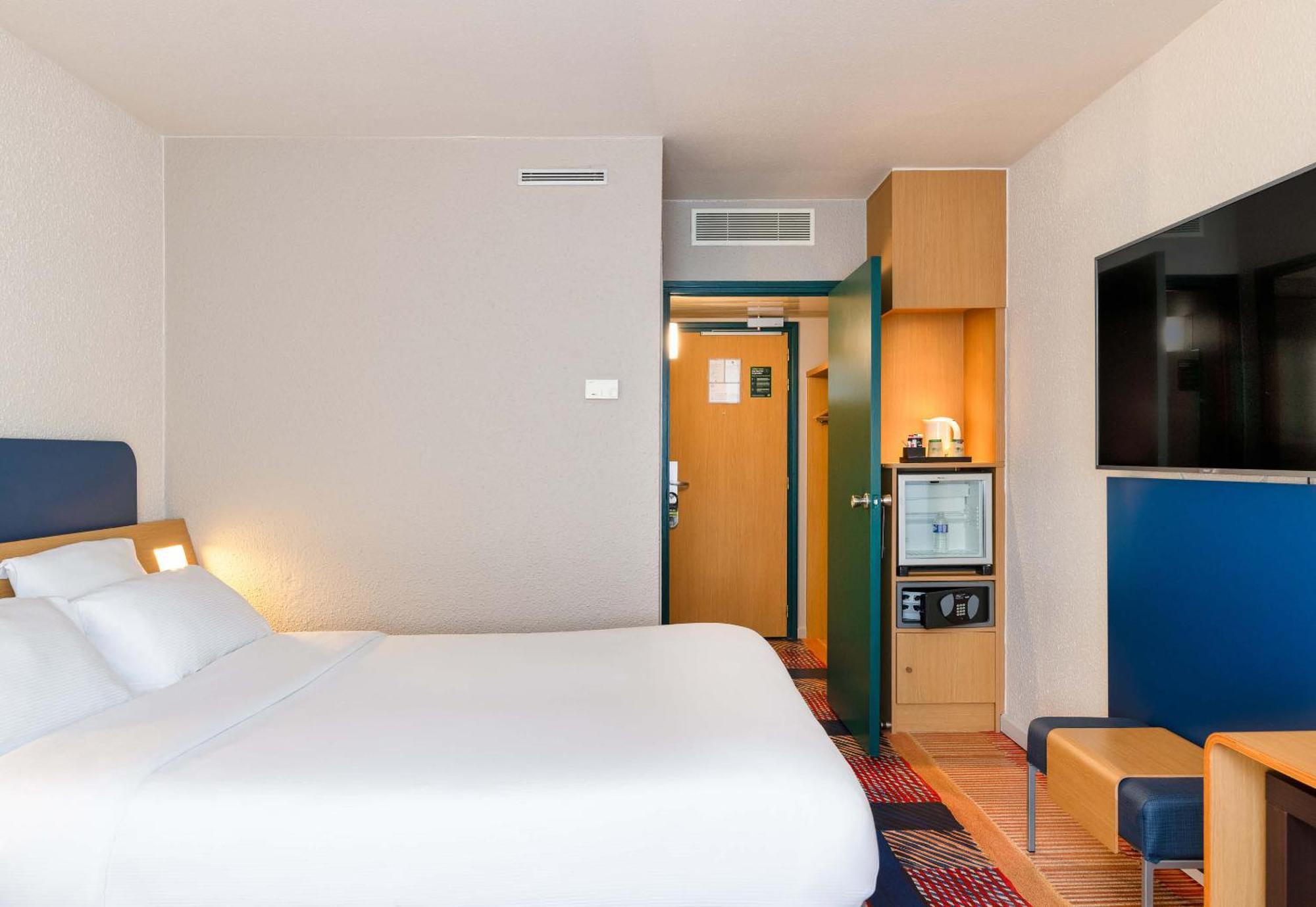 B&B Hotel Lyon Nord 4 Etoiles Dardilly Oda fotoğraf
